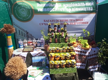 Кафедра генетики взяла участь найбільшій агропромисловий виставкі AGROSHOW UKRAINE 2017