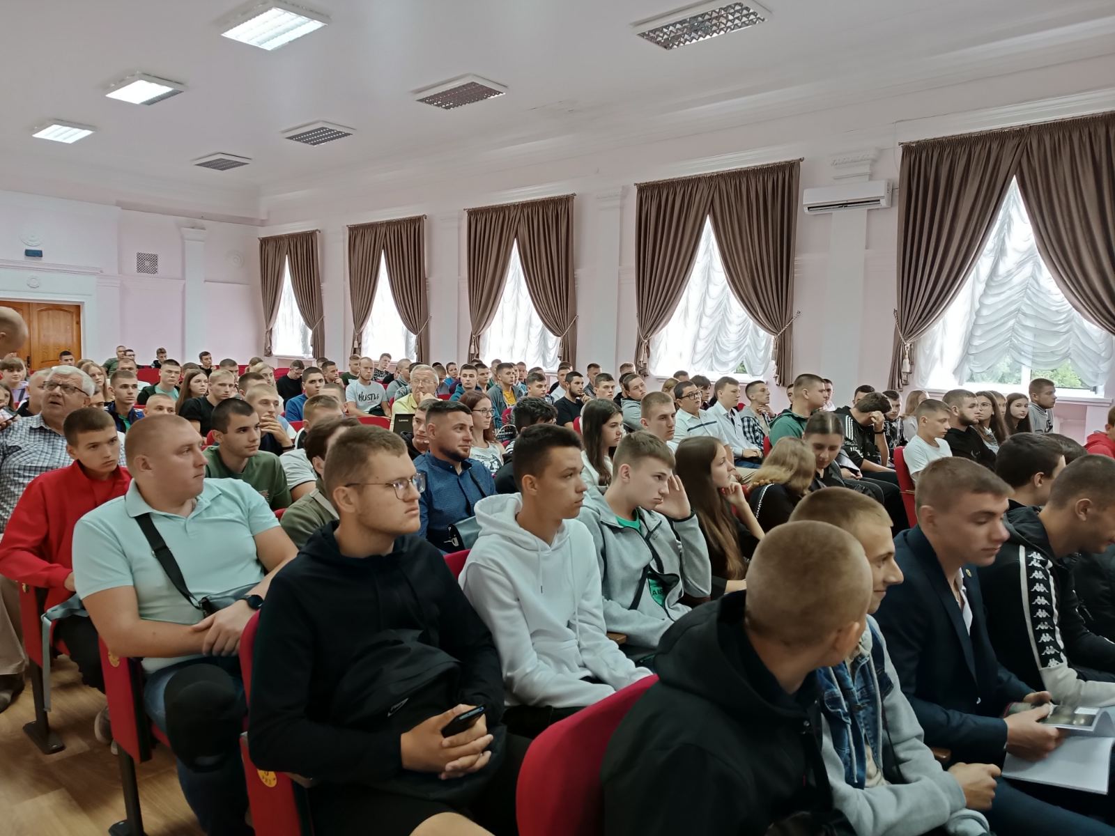 Зустріч студентів першого курсу із керівництвом факультету агрономії та кураторами 